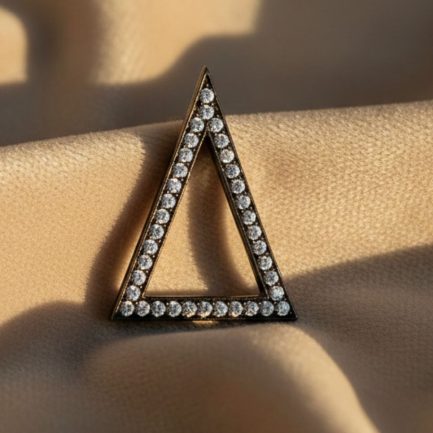 Orecchino Triangolo Bucato &euro; 33,00