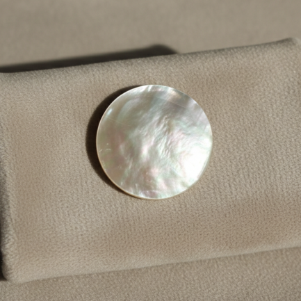Orecchino Bottone Madreperla &euro; 37,00